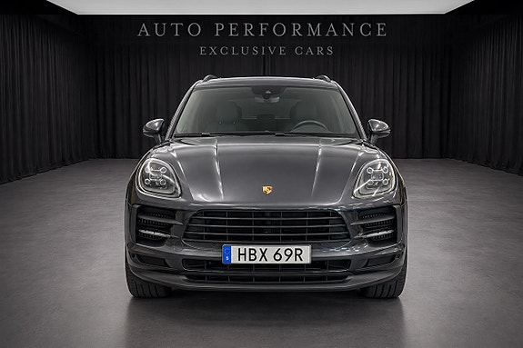 Porsche Macan S 4 of 9