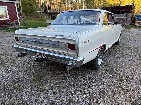 Chevrolet Nova 4 of 5