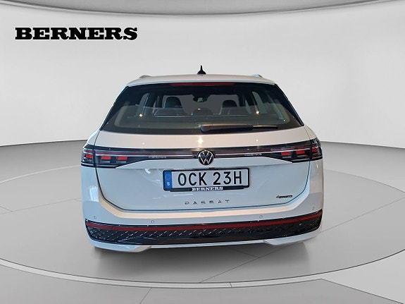 Volkswagen Passat 4 of 15