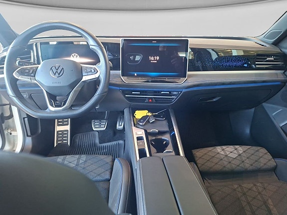 Volkswagen Passat 10 of 15