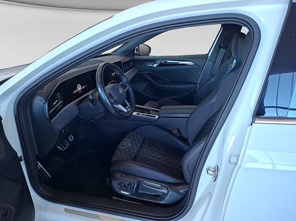 Volkswagen Passat 9 of 15