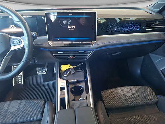 Volkswagen Passat 11 of 15