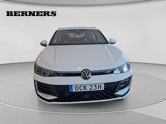 Volkswagen Passat 7 of 15