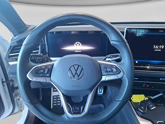 Volkswagen Passat 12 of 15