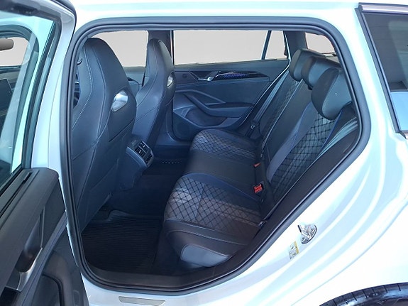 Volkswagen Passat 13 of 15