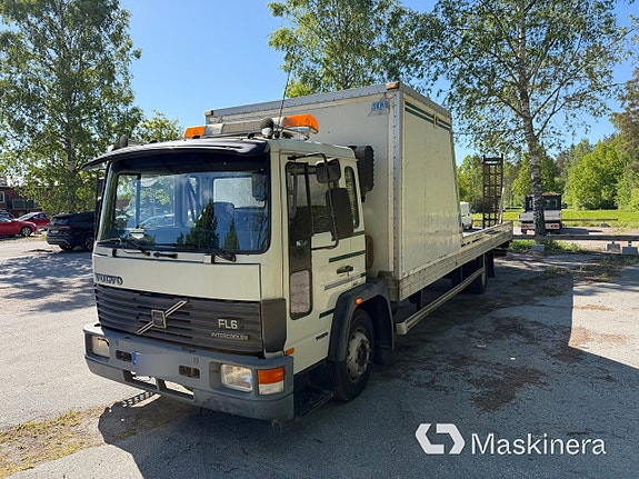 Maskinlastbil Volvo FL612 4X2 med ramper