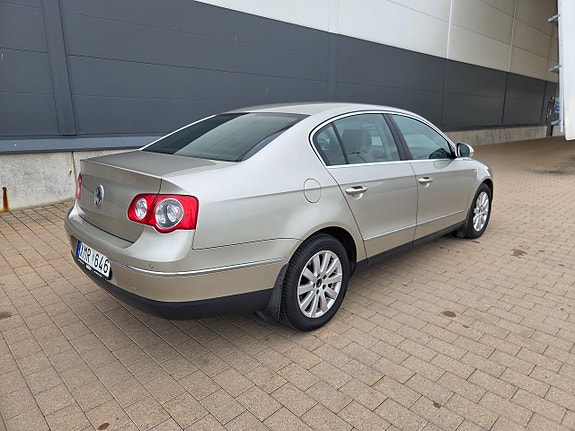 Volkswagen Passat 7 of 18