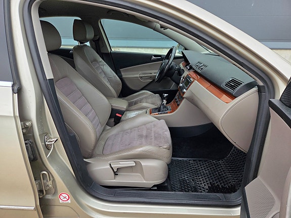 Volkswagen Passat 17 of 18