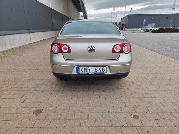 Volkswagen Passat 16 of 18