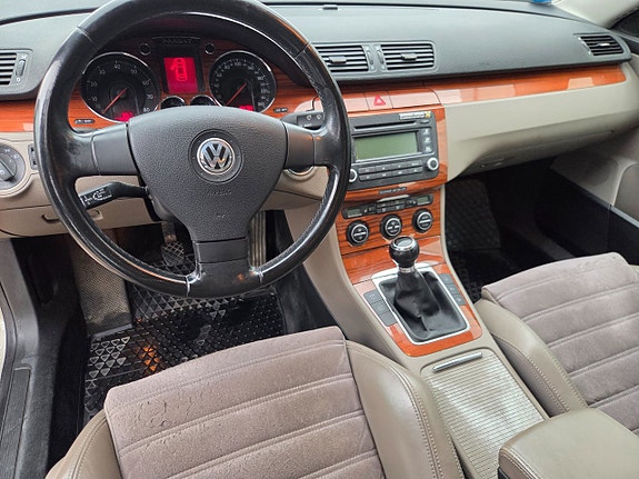 Volkswagen Passat 9 of 18