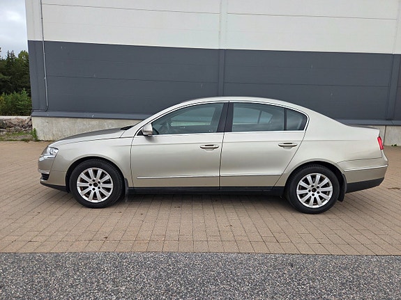 Volkswagen Passat 4 of 18