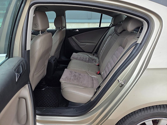 Volkswagen Passat 12 of 18