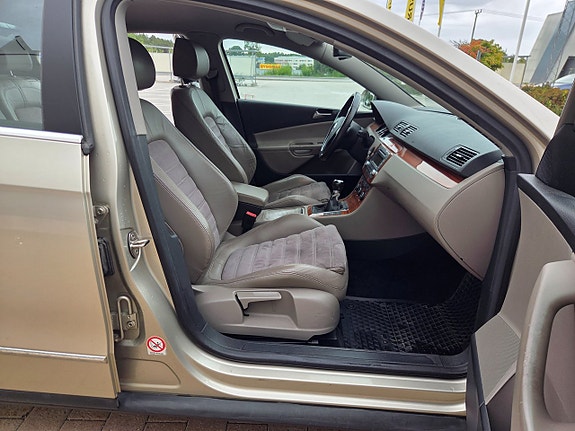 Volkswagen Passat 13 of 18