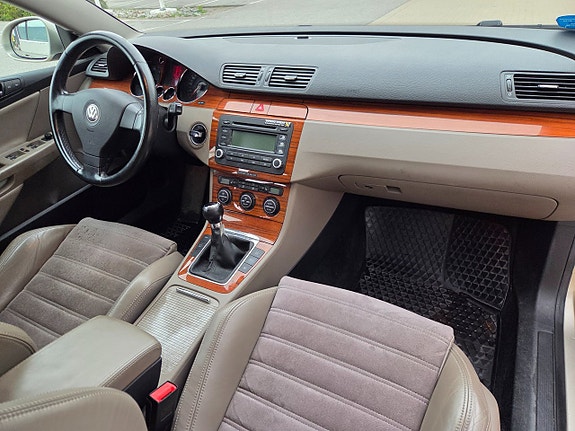 Volkswagen Passat 14 of 18
