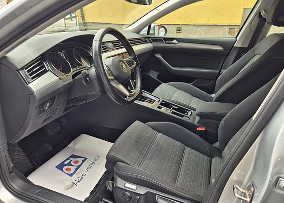 Volkswagen Passat 10 of 11