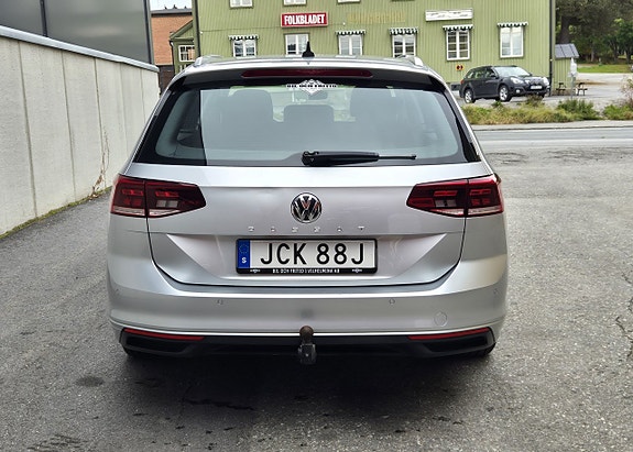 Volkswagen Passat 4 of 11