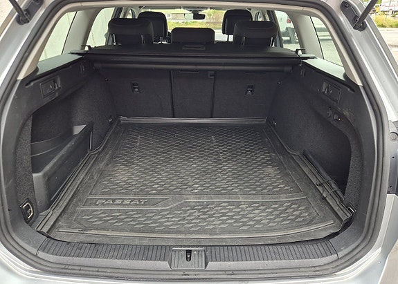 Volkswagen Passat 9 of 11