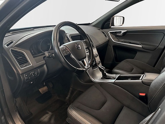 Volvo XC60 7 of 10