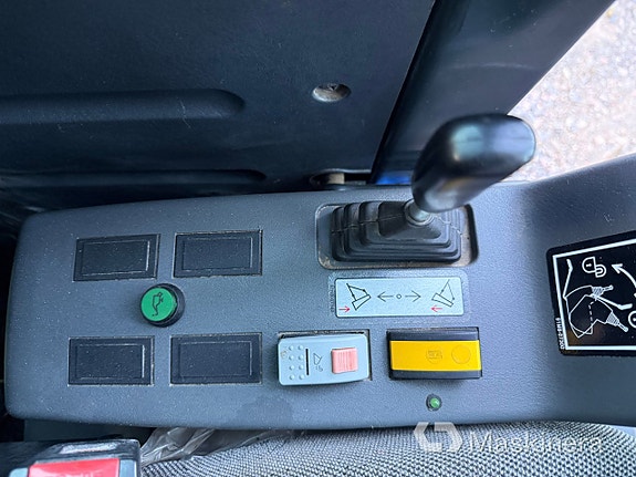 Grävmaskin Hyundai HX 130 LCR 23 of 27