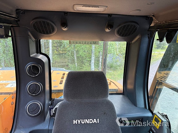Grävmaskin Hyundai HX 130 LCR 24 of 27