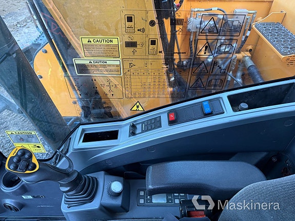 Grävmaskin Hyundai HX 130 LCR 17 of 27