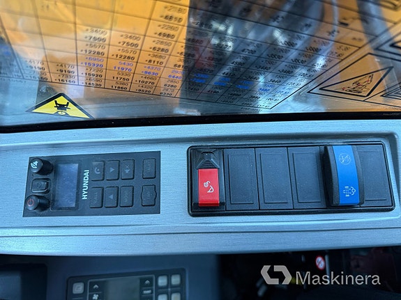 Grävmaskin Hyundai HX 130 LCR 20 of 27