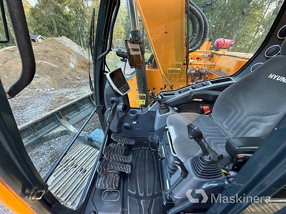 Grävmaskin Hyundai HX 130 LCR 10 of 27