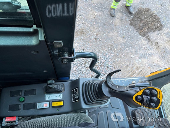 Grävmaskin Hyundai HX 130 LCR 21 of 27