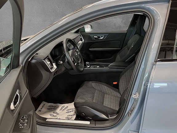 Volvo V60 Cross Country 5 of 8