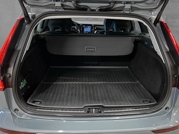 Volvo V60 Cross Country 7 of 8
