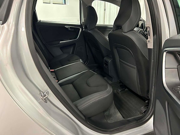 Volvo XC60 10 of 19