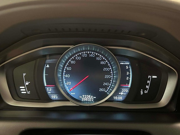 Volvo XC60 14 of 19