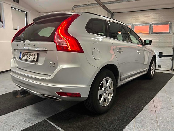 Volvo XC60 2 of 19