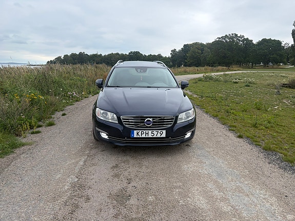 Volvo V70 2 of 7