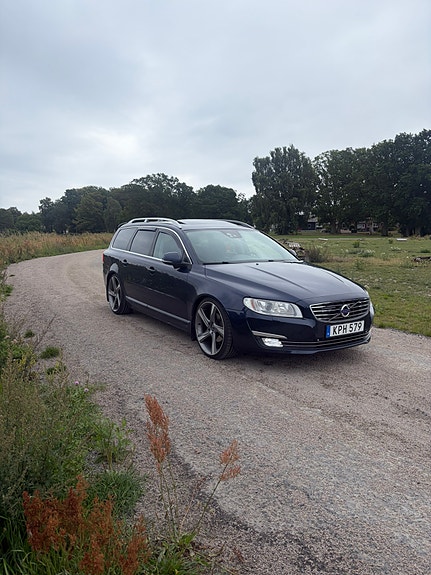 Volvo V70 3 of 7