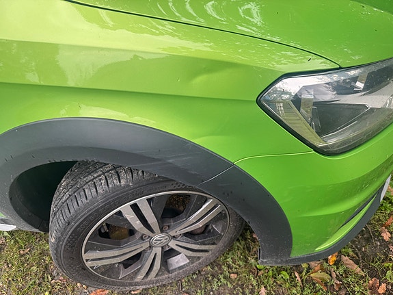 Volkswagen Caddy Alltrack 3 of 6