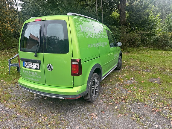 Volkswagen Caddy Alltrack 4 of 6