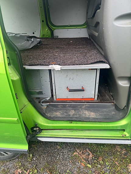 Volkswagen Caddy Alltrack 5 of 6