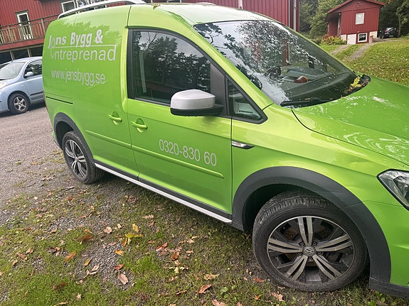 Volkswagen Caddy Alltrack 2 of 6