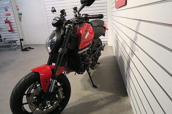 Ducati Monster 937 4 of 7