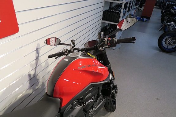 Ducati Monster 937 6 of 7