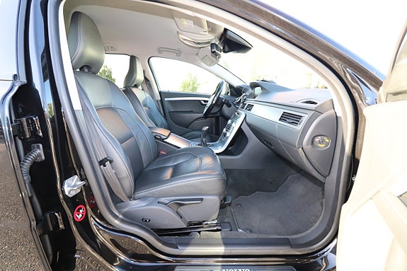 Volvo V70 14 of 25