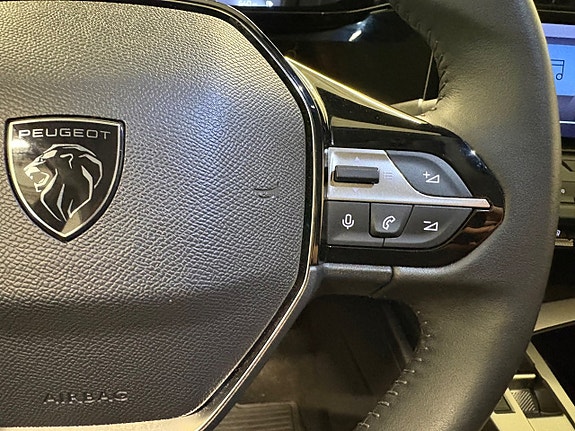 Peugeot 308 SW 12 of 17