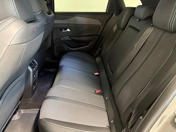 Peugeot 308 SW 13 of 17