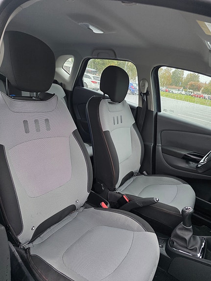 Renault Captur 11 of 16