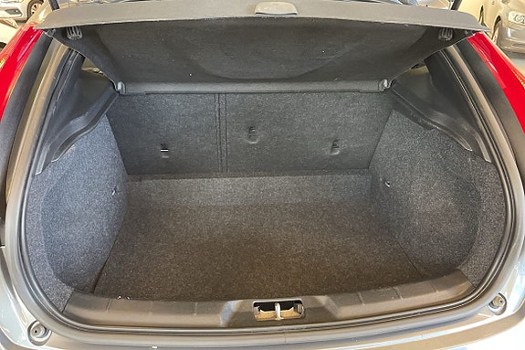 Volvo V40 11 of 16