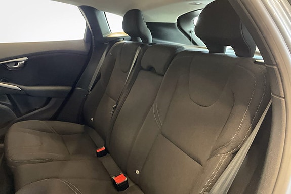 Volvo V40 7 of 16