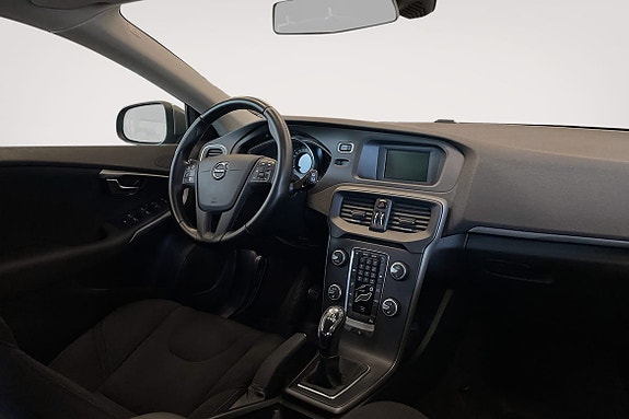Volvo V40 9 of 16