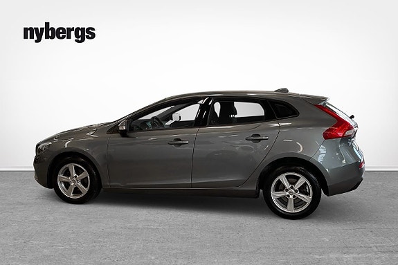 Volvo V40 2 of 16
