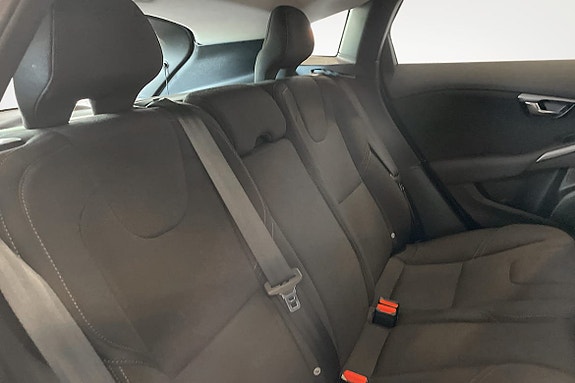 Volvo V40 10 of 16